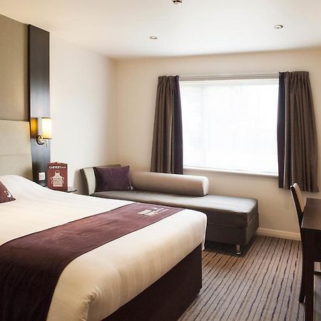 Premier Inn Glasgow Braehead Экстерьер фото