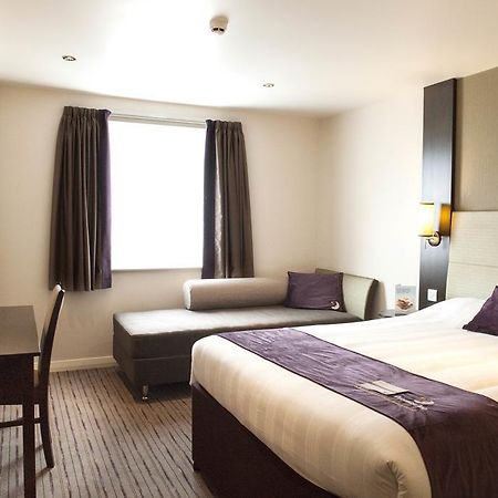 Premier Inn Glasgow Braehead Экстерьер фото