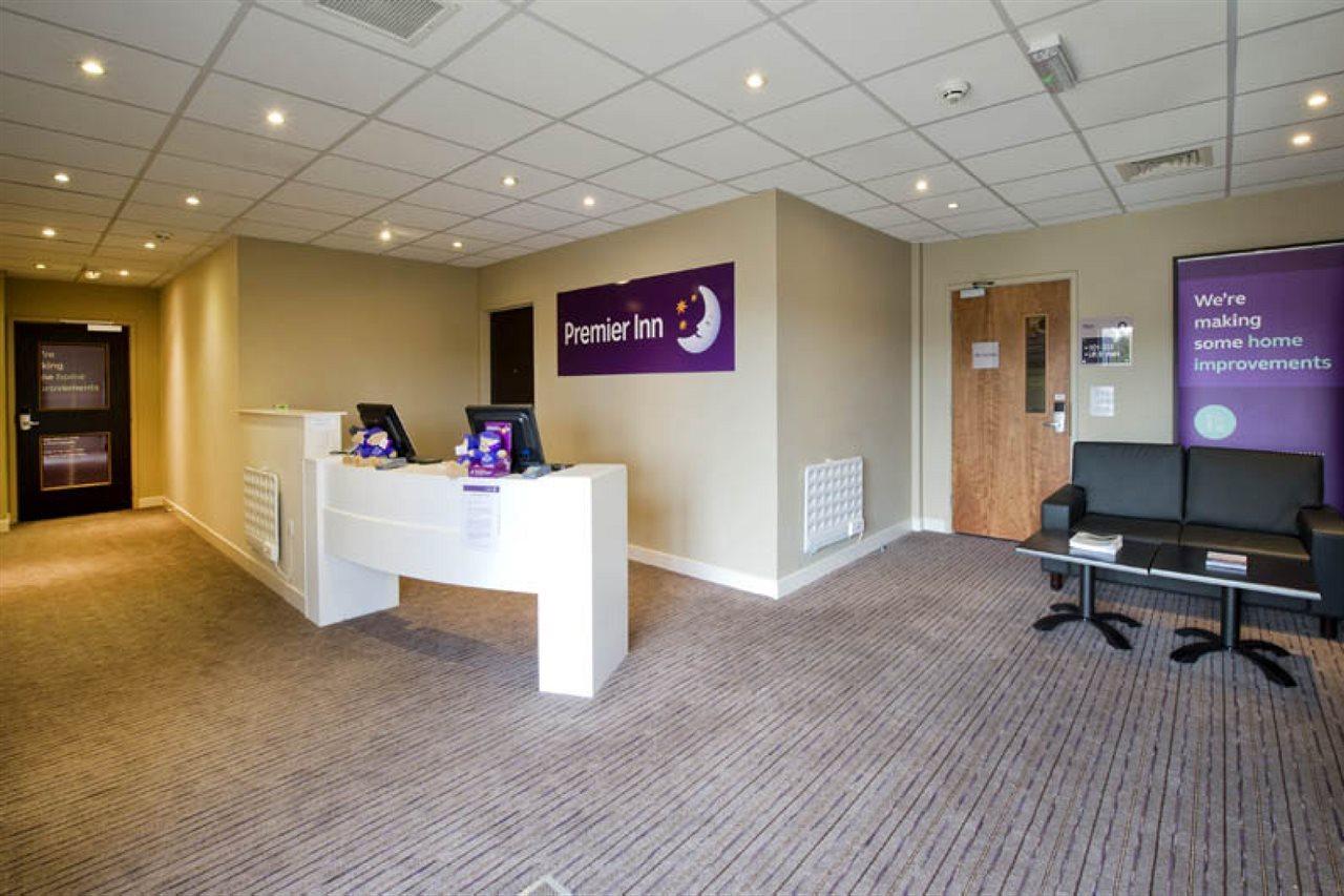 Premier Inn Glasgow Braehead Экстерьер фото
