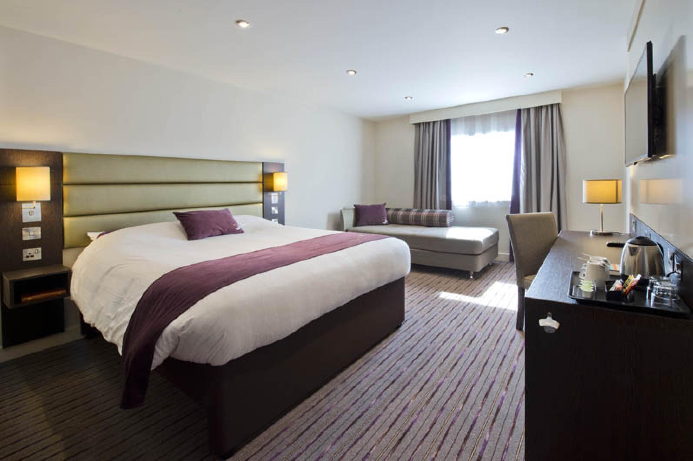 Premier Inn Glasgow Braehead Экстерьер фото