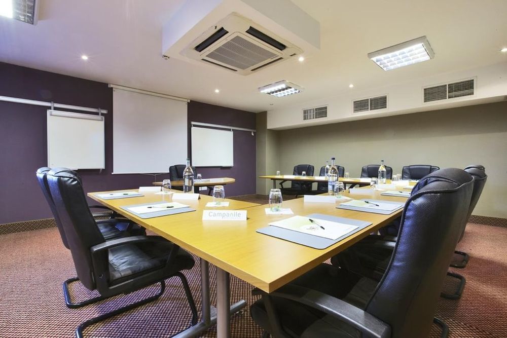 Premier Inn Glasgow Braehead Экстерьер фото