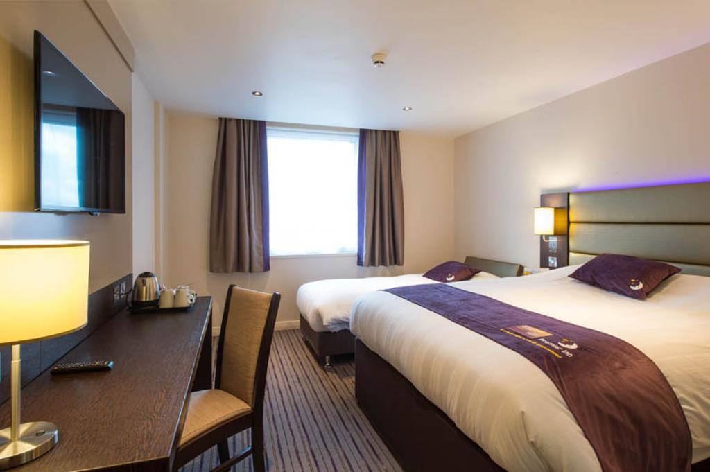 Premier Inn Glasgow Braehead Экстерьер фото