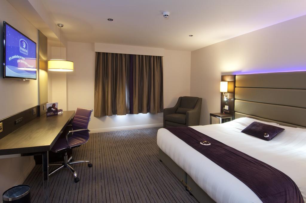 Premier Inn Glasgow Braehead Экстерьер фото