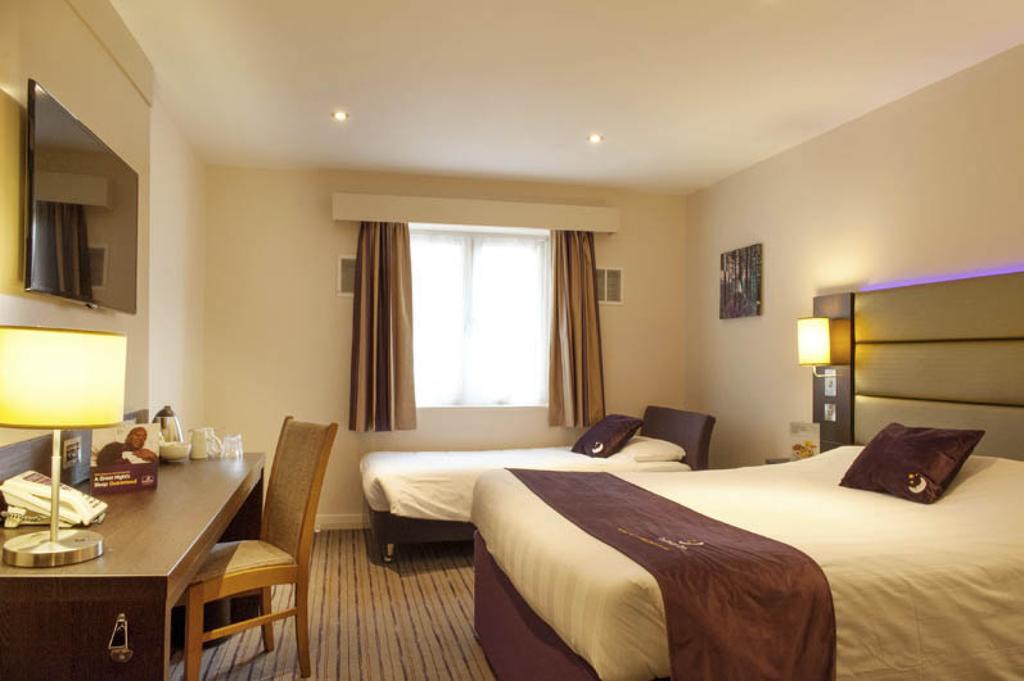 Premier Inn Glasgow Braehead Экстерьер фото