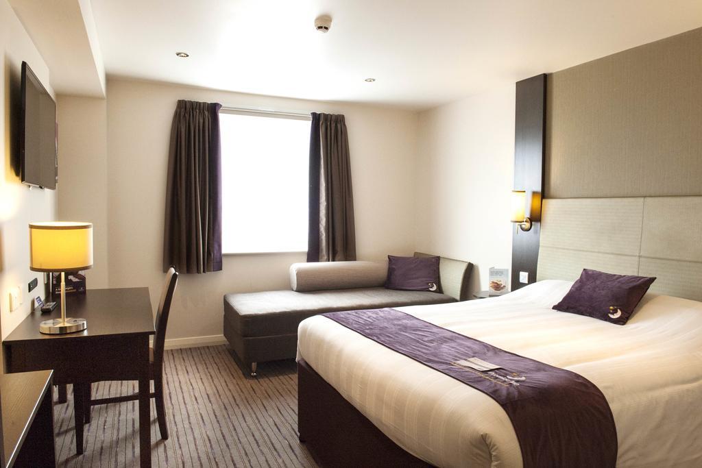 Premier Inn Glasgow Braehead Экстерьер фото