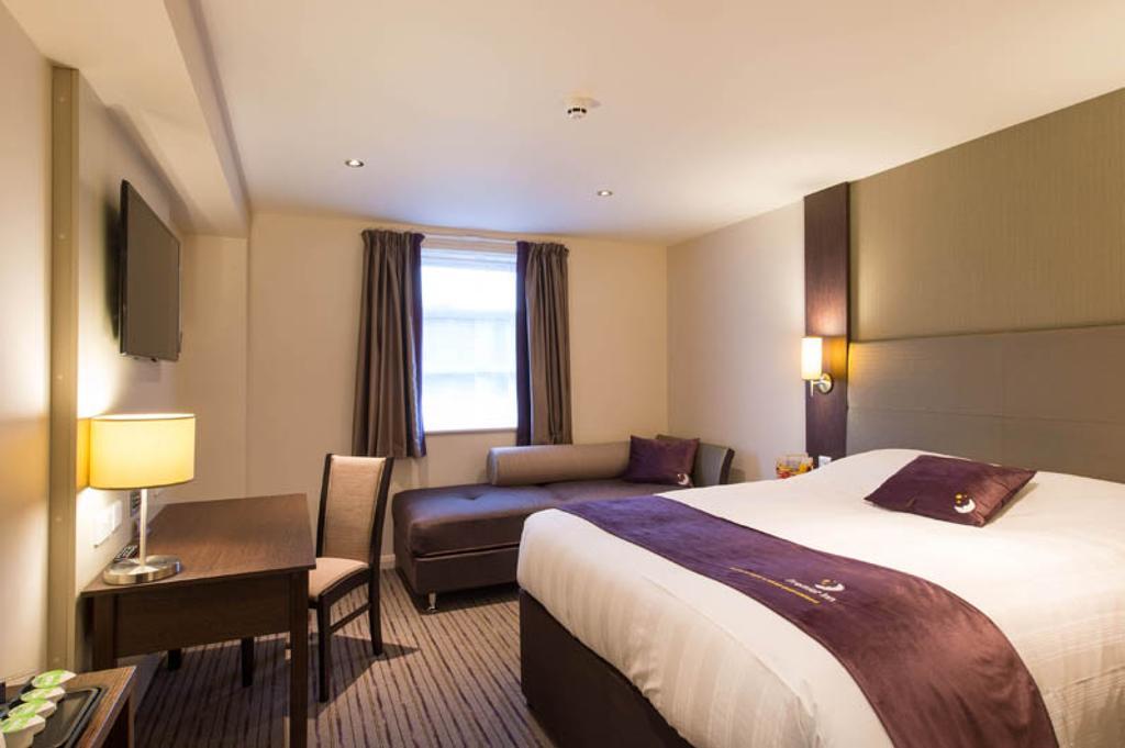 Premier Inn Glasgow Braehead Экстерьер фото