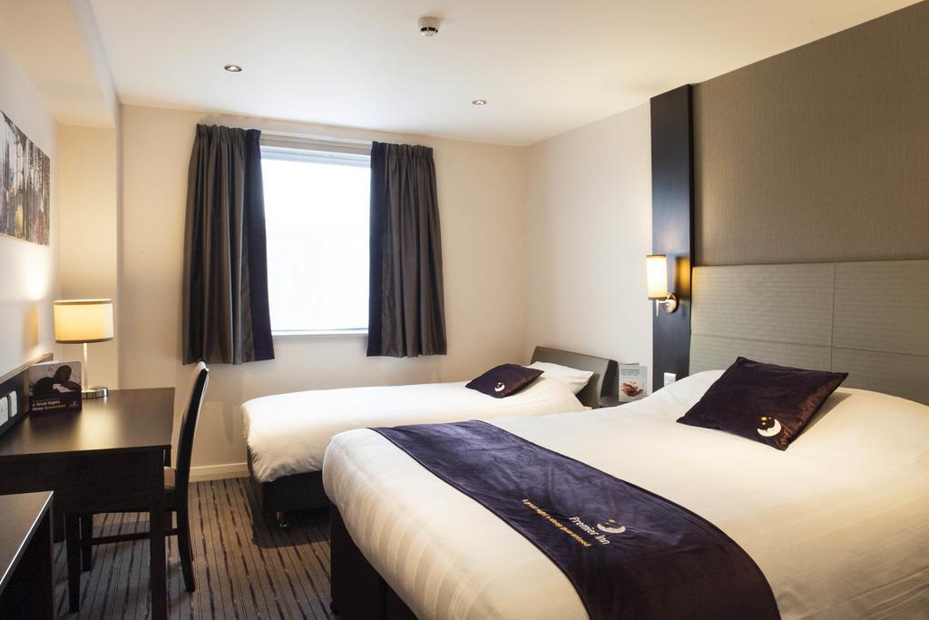 Premier Inn Glasgow Braehead Экстерьер фото