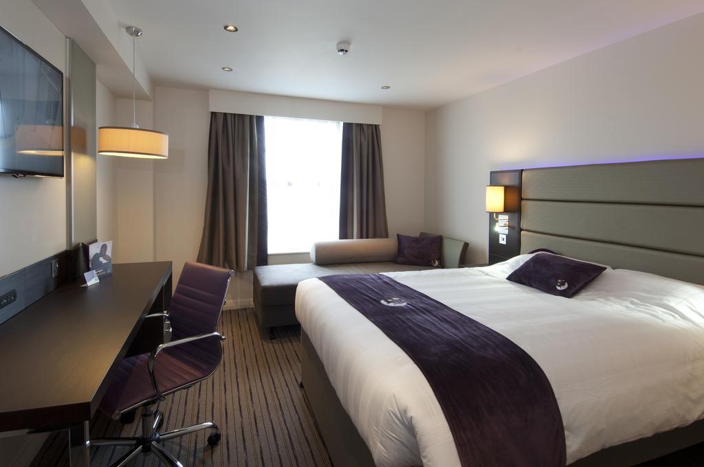Premier Inn Glasgow Braehead Экстерьер фото