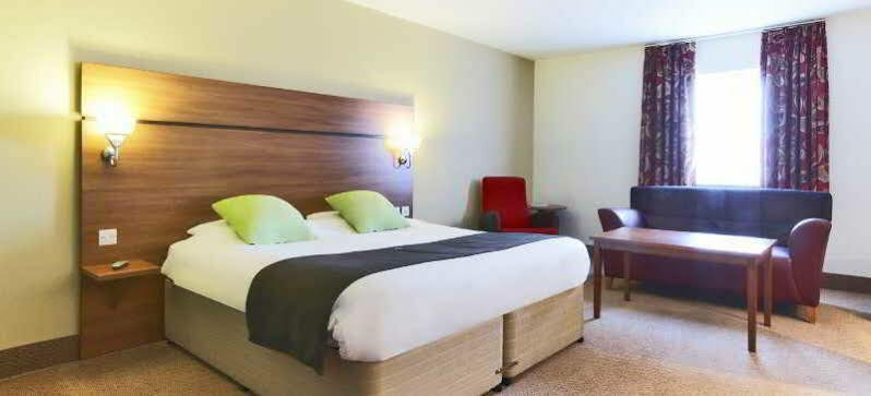 Premier Inn Glasgow Braehead Экстерьер фото