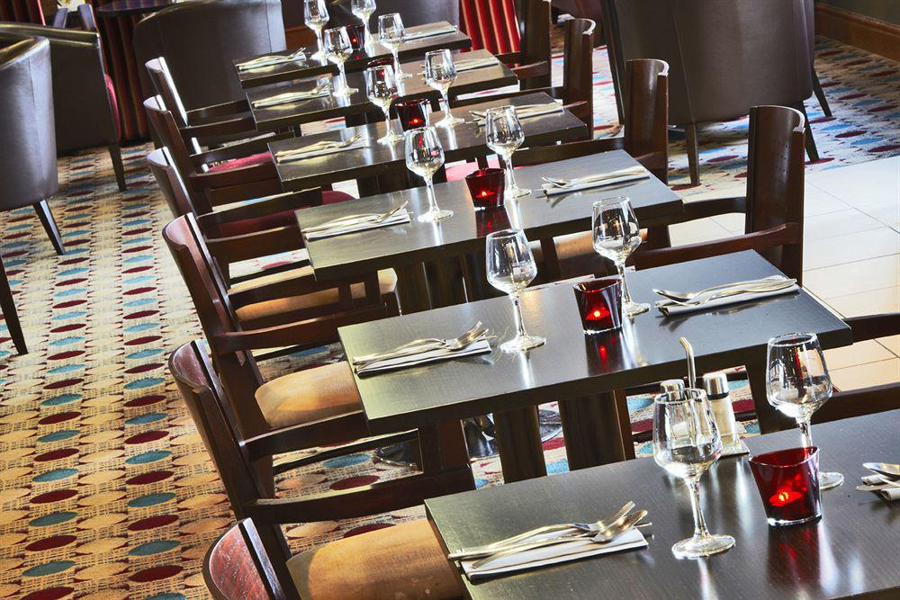 Premier Inn Glasgow Braehead Экстерьер фото